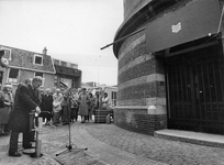 406478 Afbeelding van de opening van het Waterleidingmuseum, gevestigd in de watertoren aan de Lange Lauwerstraat ...